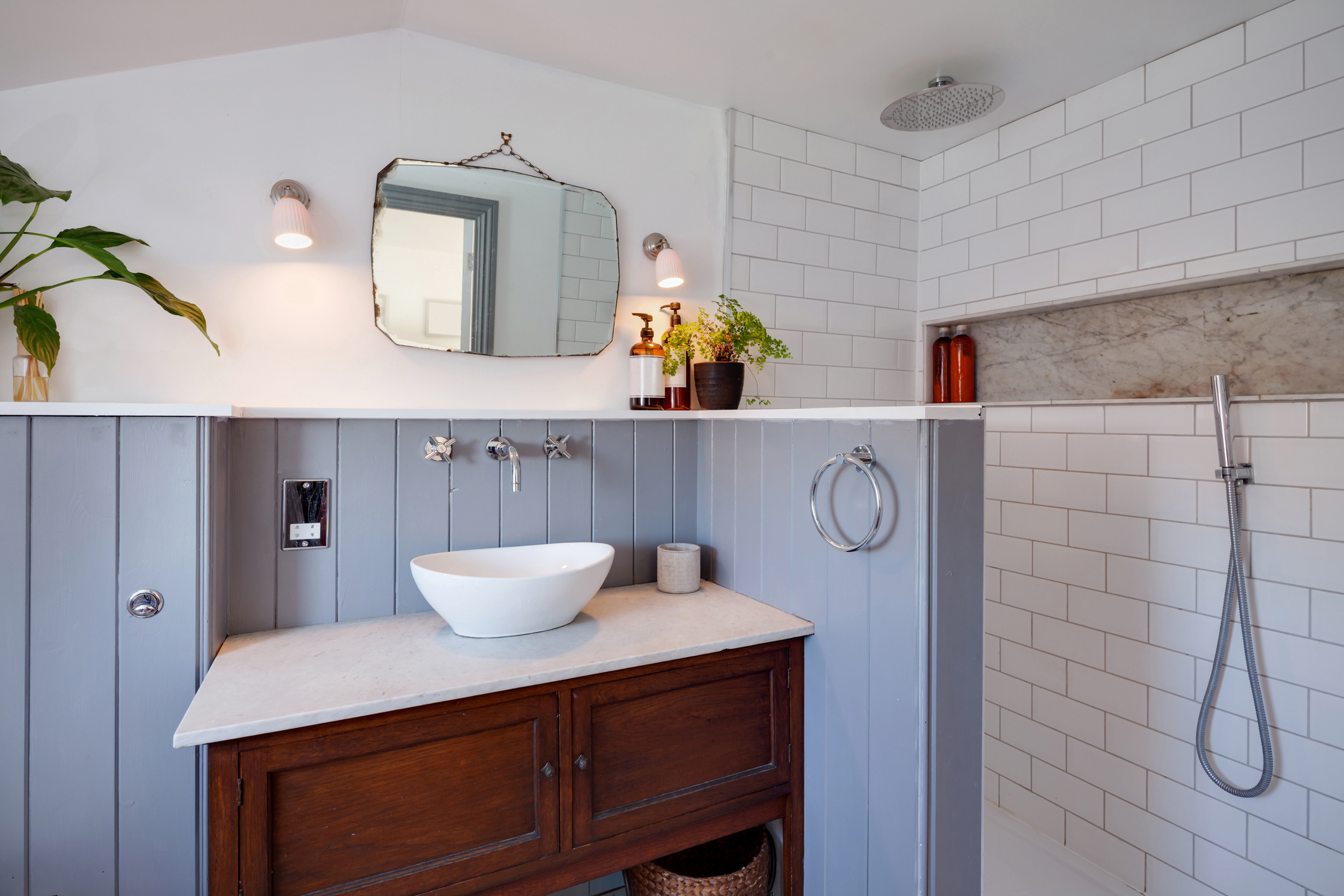 Traditional bathroom with countertop basin