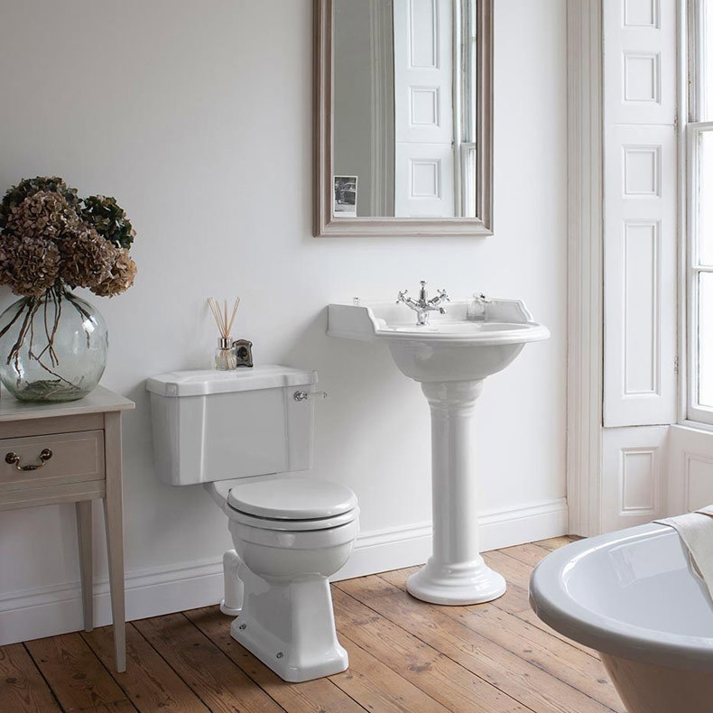 traditional-bathroom-suit