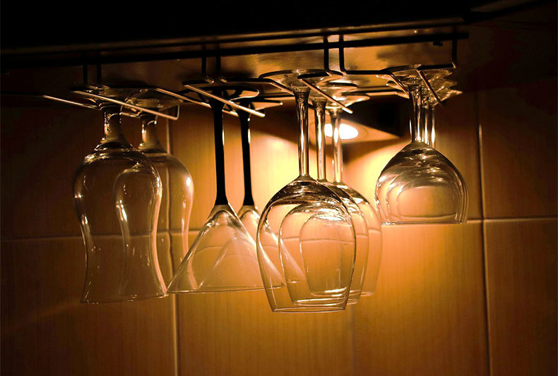 hanging-glasses-display